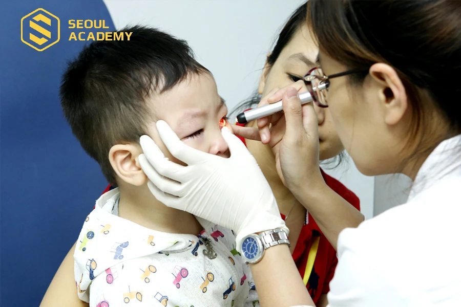 Nếu tình trạng mắt trở nên nghiêm trọng, hãy tìm ngay đến bác sĩ