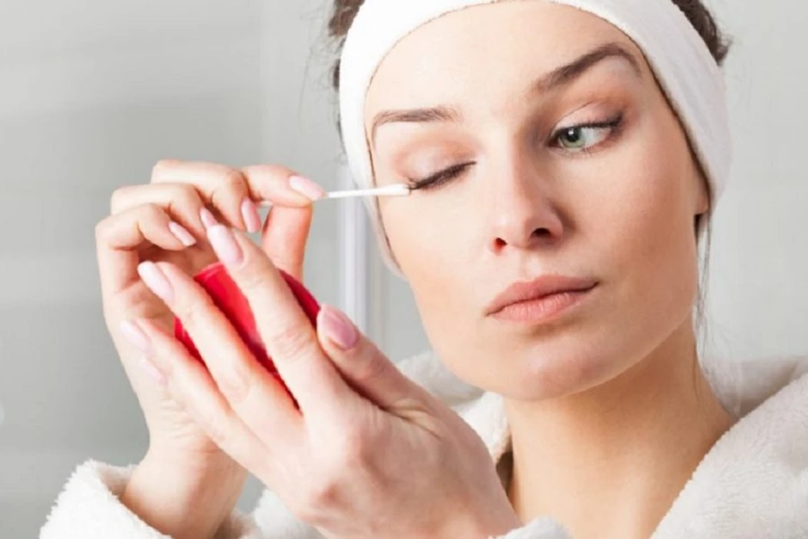 Nhiều bệnh khác về mắt cũng có thể là dấu hiệu khiến mi bị rụng nhiều