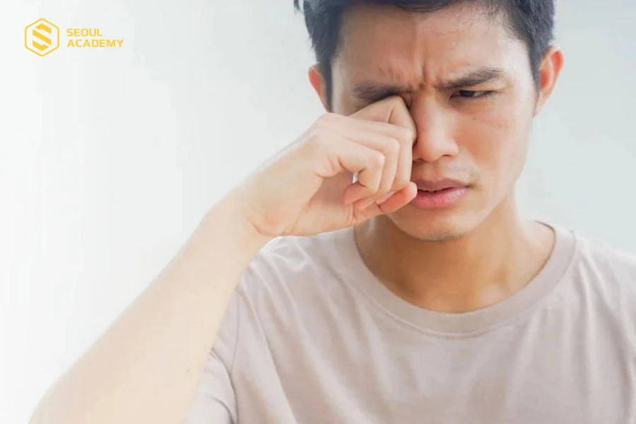 Lông mi rụng nhiều là biểu hiện cơ thể thiếu các chất quan trọng