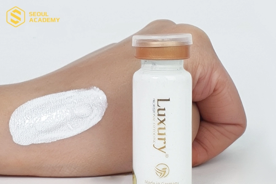 Nhiều thợ phun xăm pha trộn quá nhiều mực màu trắng