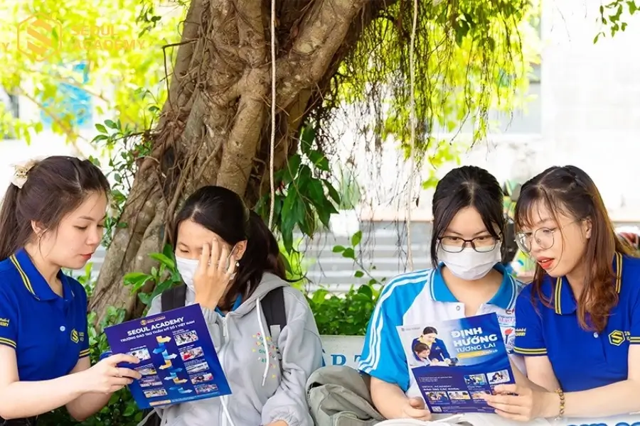 Đến các trung tâm đào tạo để được tư vấn chọn nghề