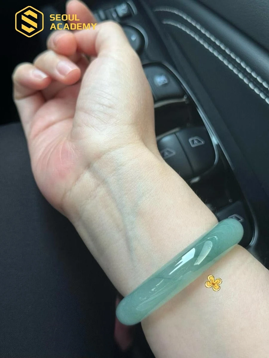 Người có đường vân chằng chịt ở cổ tay là biểu hiện của cuộc sống vất vả