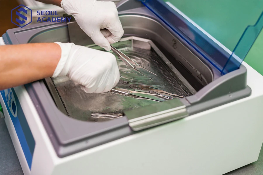 Cần sát khuẩn dụng cụ nối mi thật sạch trước mỗi lần nối mi