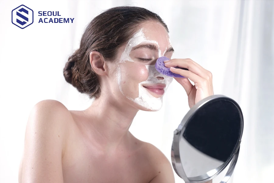 Khi rửa mặt cần tránh vùng mắt trong 2 ngày đầu tiên sau nối mi