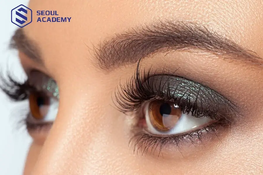 Không nên trang điểm trước khi nối mi