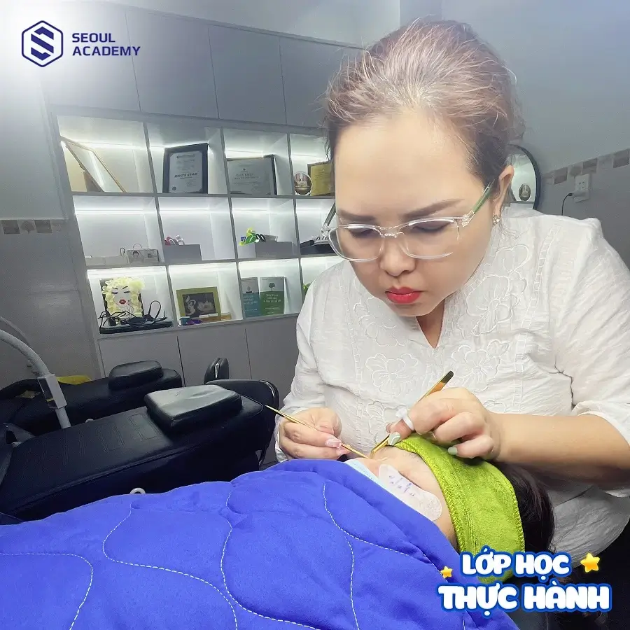 Chương trình đào tạo nối mi bài bản, khoa học, bám sát thực tế