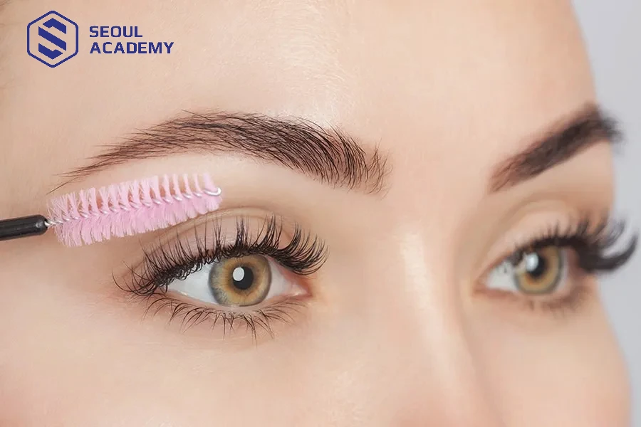 Sau khi nối mi cần phải chăm sóc mi thật kỹ để giữ được lâu nhất