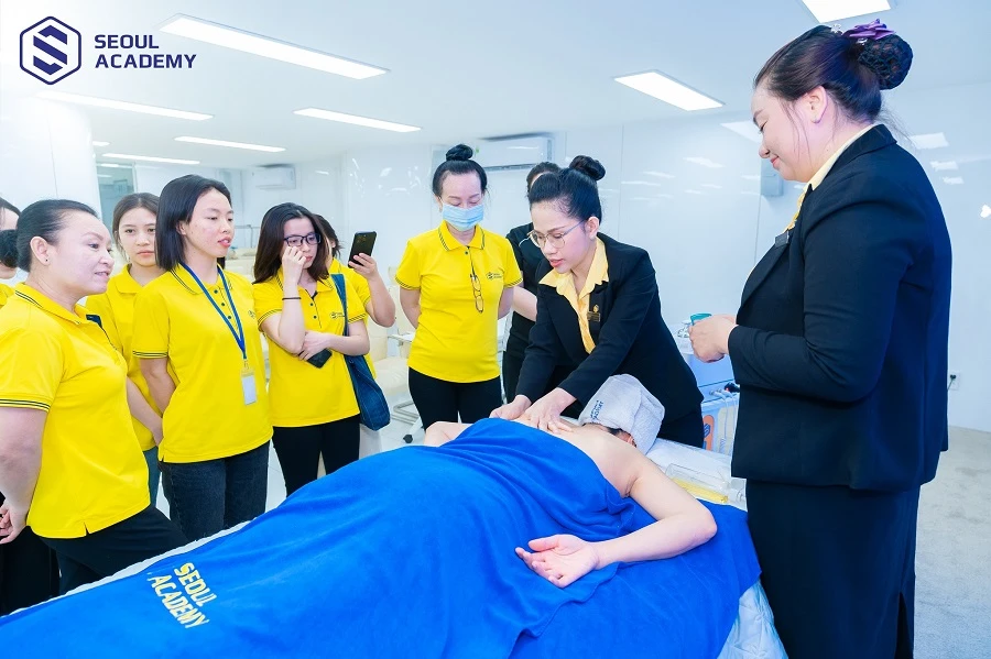 Khóa học tại Seoul Academy thu hút rất nhiều học viên tham gia
