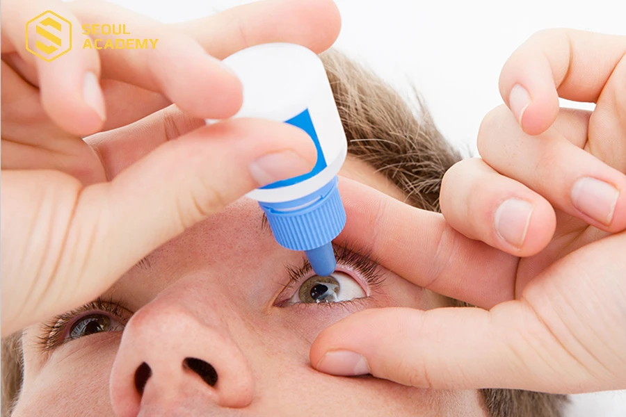 Rụng mi là dấu hiệu ban đầu của các bệnh về mắt