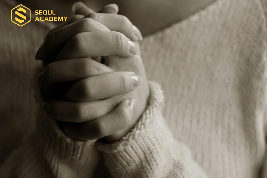 Dân gian quan niệm 1 sợi mi rụng sẽ là 1 điều ước