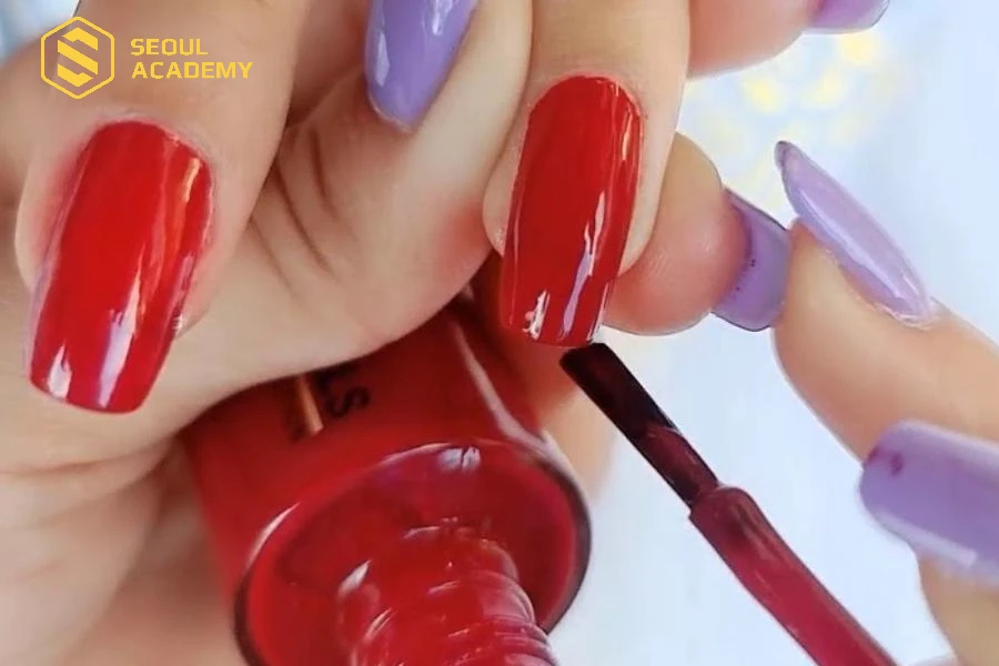 Lọ sơn bị mở ra quá thường xuyên dễ bị đặc