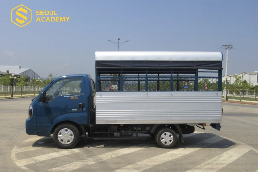 Để thi bằng lái hạng C cần đáp ứng điều kiện tuổi tác và sức khỏe