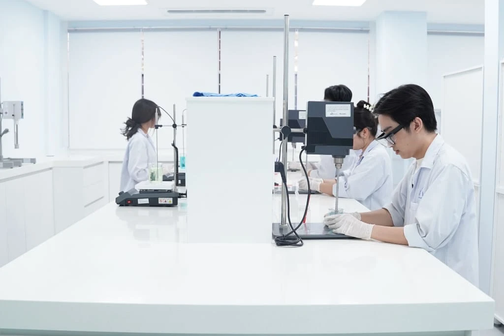 Sinh viên chuyên ngành Công nghệ Thẩm mỹ tại trường Đại học Bách khoa TPHCM