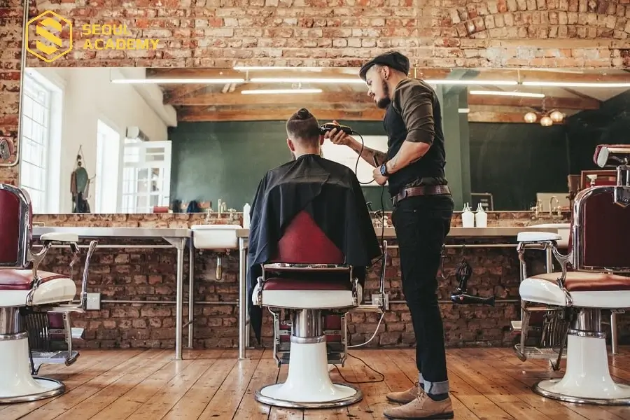 Người làm nghề tóc không bị ràng buộc thời gian nhiều