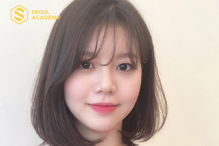 Mặt tròn bầu bĩnh đáng yêu sẽ giúp bạn trở nên trẻ trung hơn so với tuổi thật