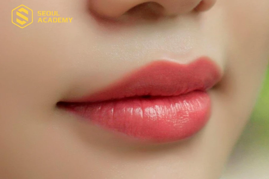 Phun môi màu hồng cam đầy tự nhiên và tươi tắn