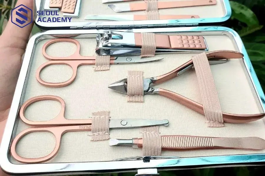 Bộ kềm làm nail cần được bảo quản để sử dụng dài lâu và an toàn cho người dùng