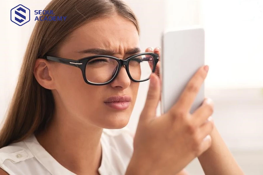 Bị cận thị có làm nghề phun xăm được không?