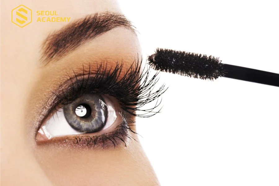 Chuốt mascara tạo hiệu ứng mi dày