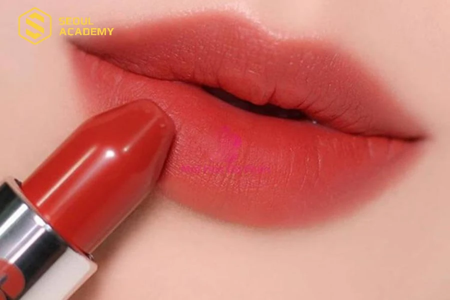 Son môi - vũ khí làm đẹp của phái đẹp