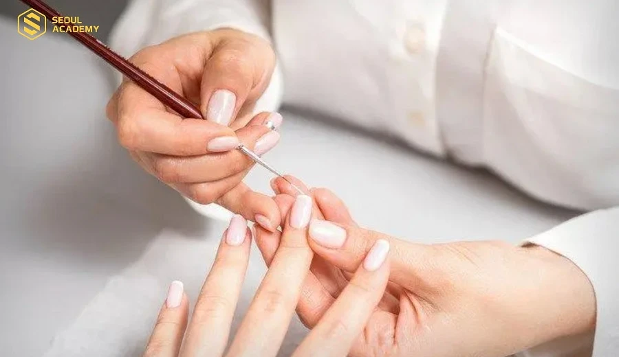 Chuẩn bị đầy đủ dụng cụ khi học sơn móng tay