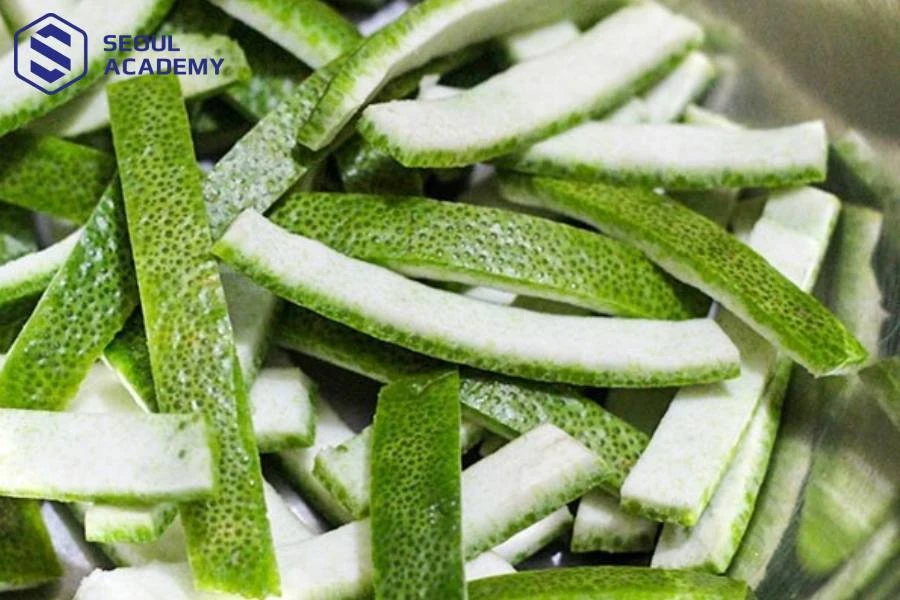 Vỏ bưởi là một trong những nguyên liệu dễ dàng tìm kiếm