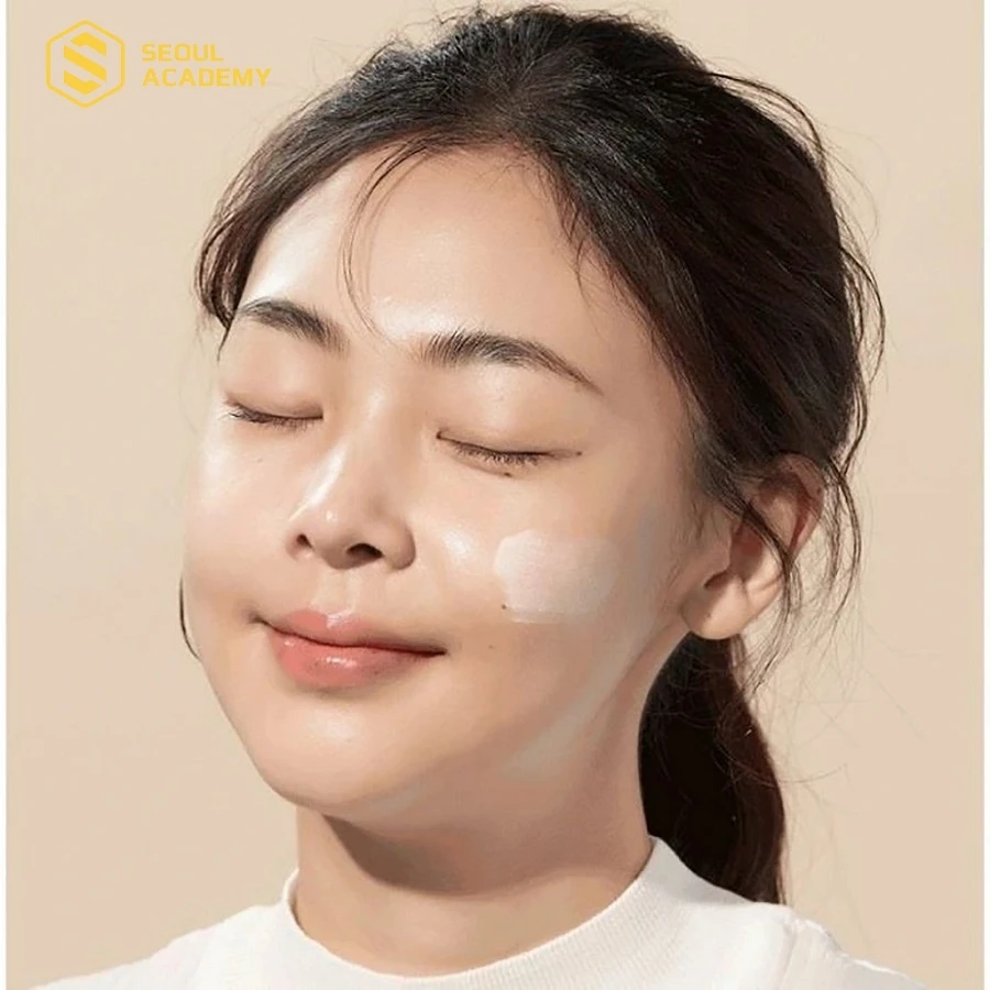 Không thể bỏ qua bước sử dụng kem chống nắng cho da khô