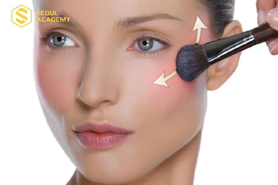 Cách đánh má hồng bằng son cho mặt tròn