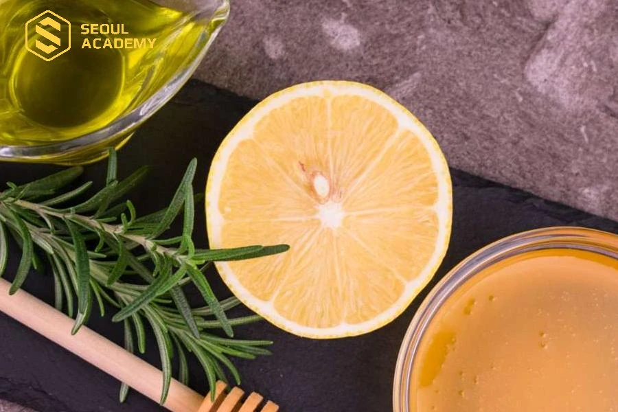 Hỗn hợp dầu ô liu, mật ong và chanh chăm sóc móng hiệu quả