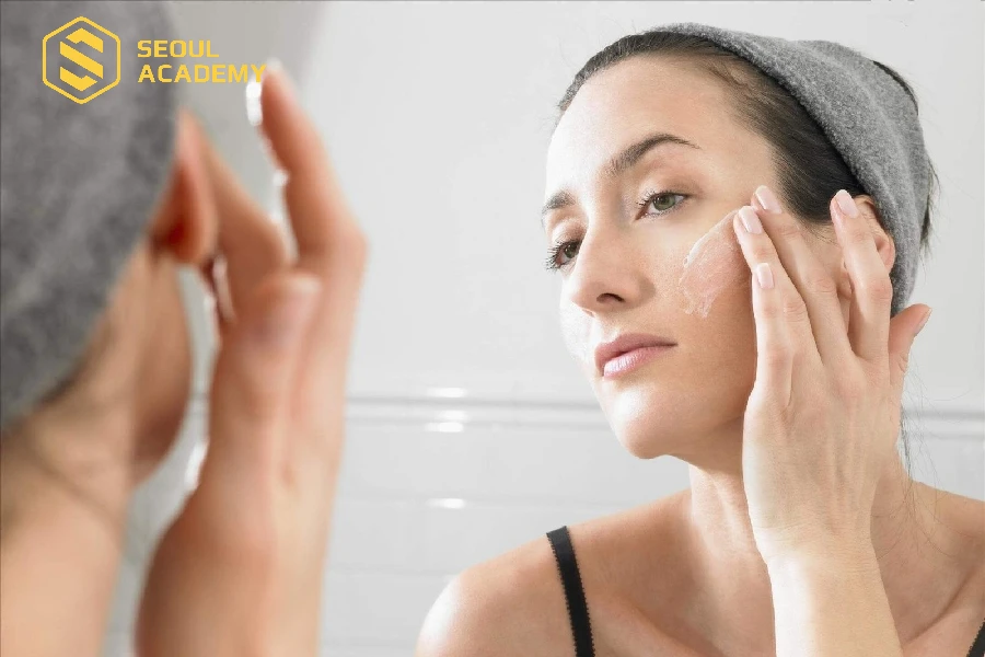 Thay đổi sản phẩm dưỡng da phù hợp với loại da và kết cấu của các sản phẩm trang điểm