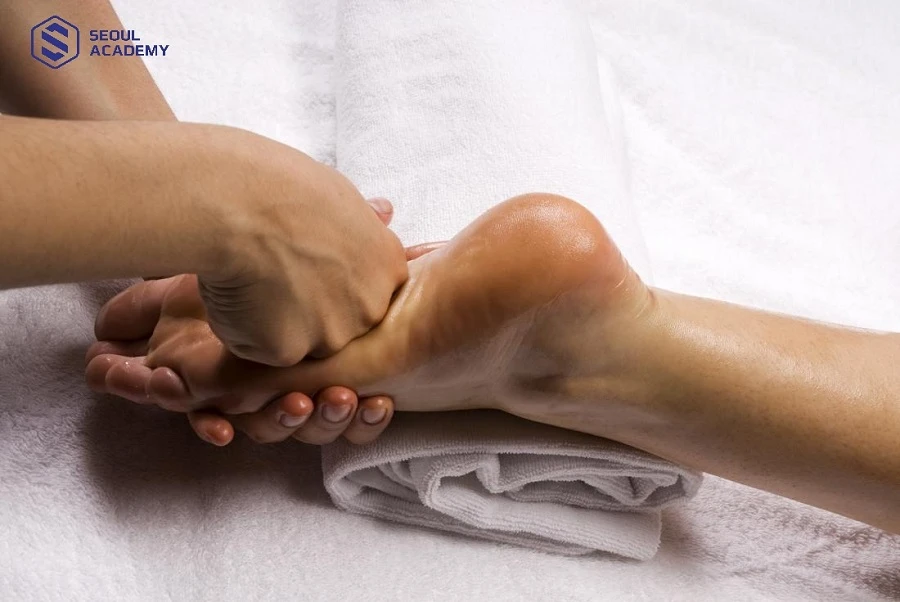 Kết hợp bấm huyệt giúp tăng hiệu quả thư giãn và hỗ trợ điều trị hiệu quả