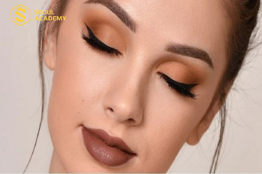 Makeup mắt vs tone màu nude nhẹ nhàng nhưng vẫn cuốn hút