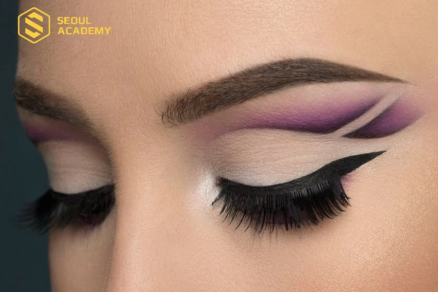 Đánh mắt phong cách Cut Crease