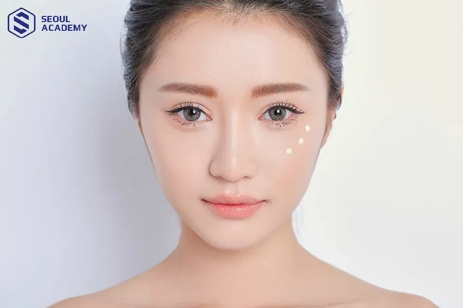 Cushion có tích hợp chức năng của kem lót nên không cần thiết phải dùng kem lót trước khi dùng cushion
