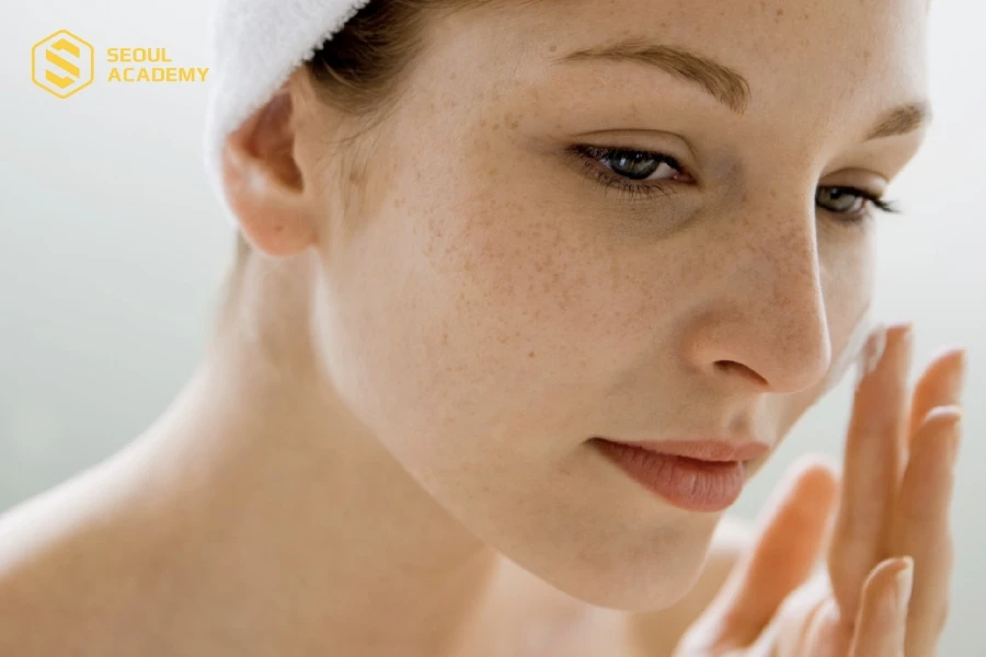Xác định các vùng khuyết điểm cần che trên khuôn mặt
