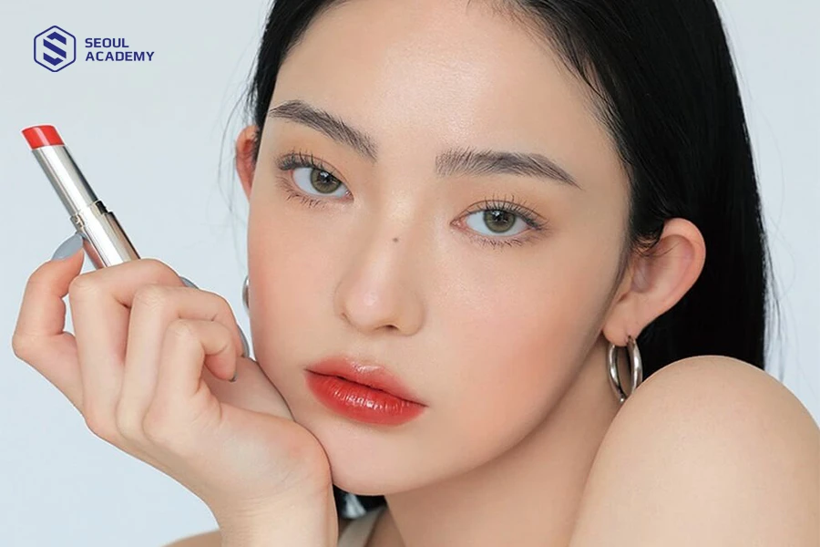 Học sinh cấp 2 nên chọn son dưỡng môi có màu nhẹ nhàng