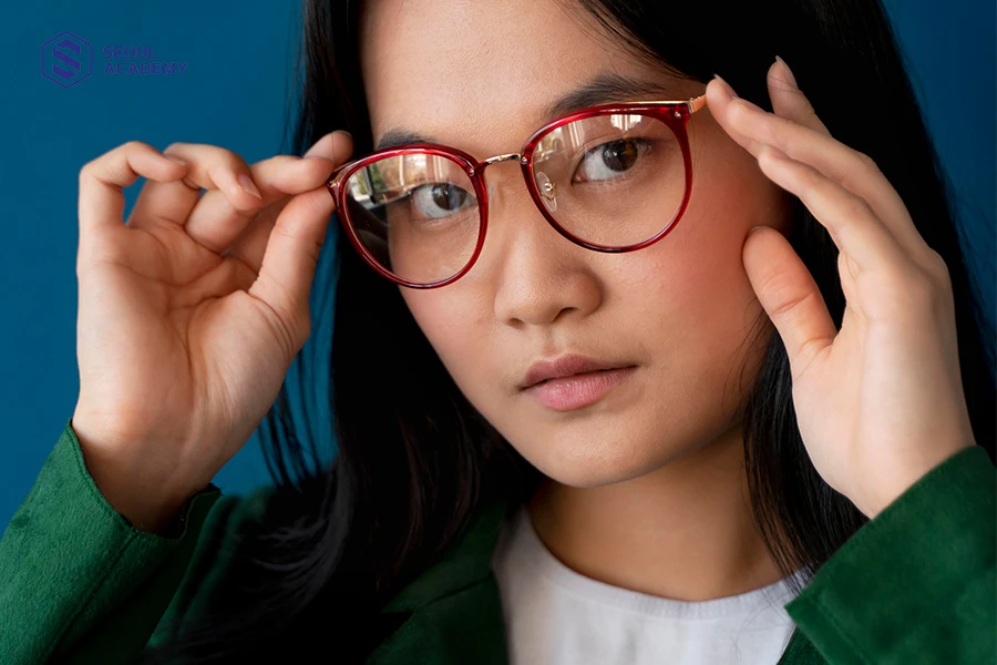 Mắt bị dại do đeo kính lâu ngày