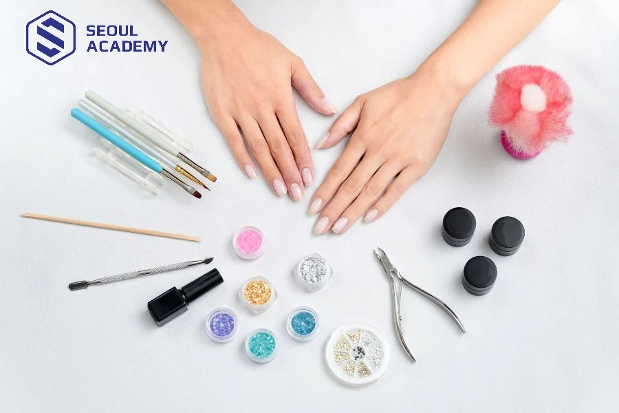 Nên khử trùng dụng cụ trước khi làm móng