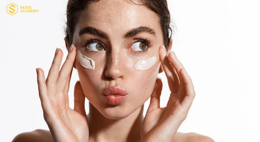 Sau laser nên tránh trang điểm sau thời gian đầu để đảm bảo an toàn cho làn da
