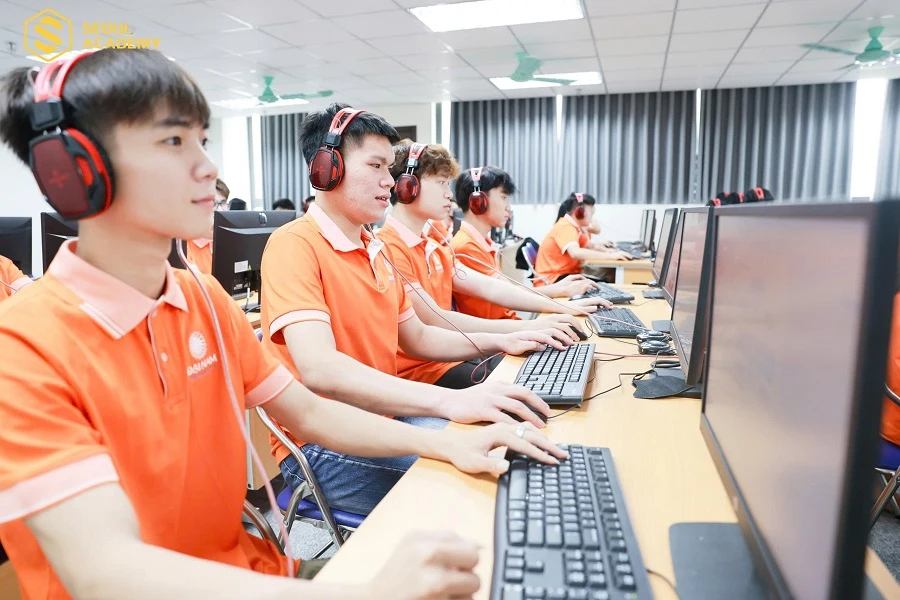 Con trai trầm tính rất thích hợp với ngành học cần tư duy logic như ngành công nghệ thông tin