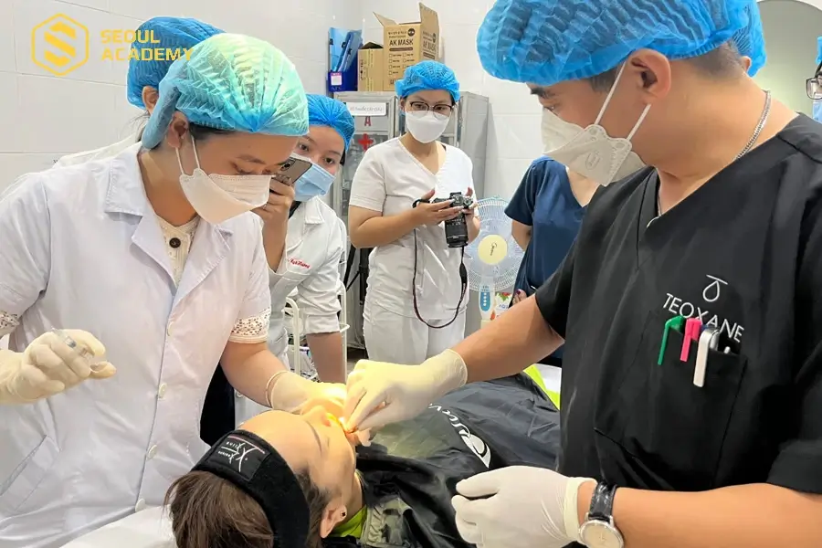 Dr Thái Hà với khóa học căng chỉ tại Hà Nội hướng dẫn bởi chuyên viên