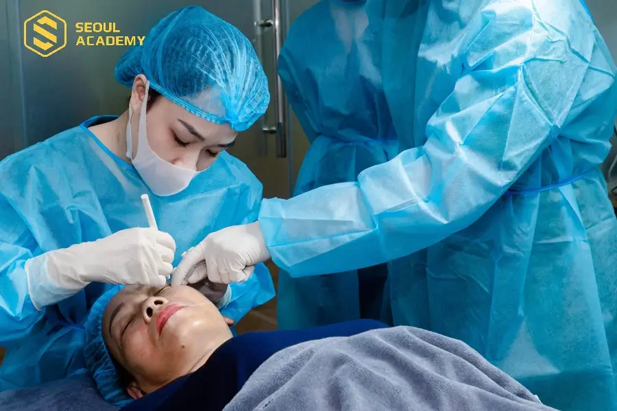 Thực hành căng chỉ tại khóa học của học viện Zacy