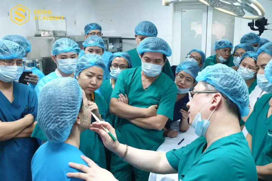 Youth Lift Academy dạy căng chỉ công nghệ hiện đại