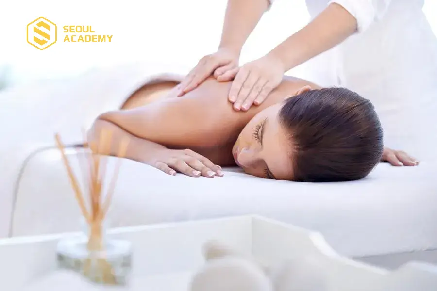 Bạn được thực hành trên người thật học massage tại Tú Duyên Spa Bạn được thực hành trên người thật học massage tại Tú Duyên Spa