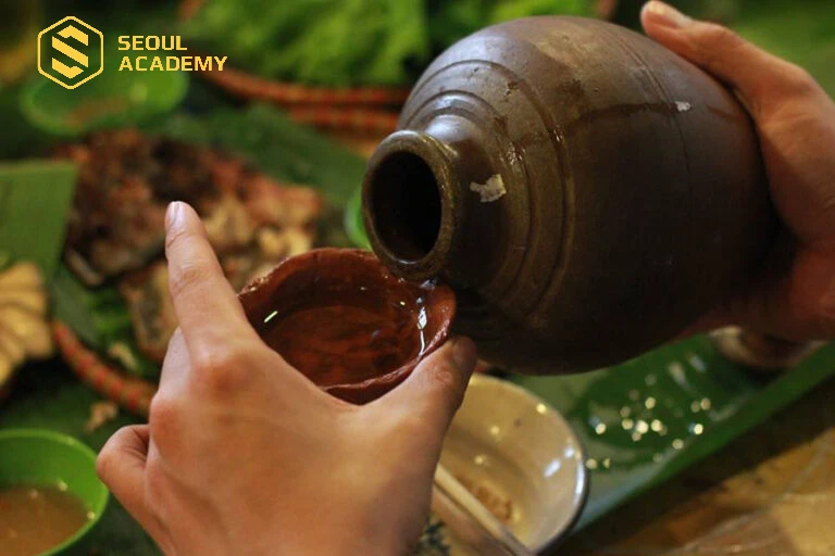 Sau xăm môi không nên uống rượu
