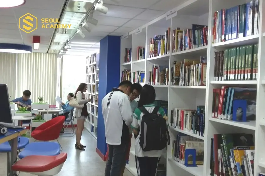 Lướt qua nội dung để xác định có phải là cuốn bạn tìm kiếm hay không