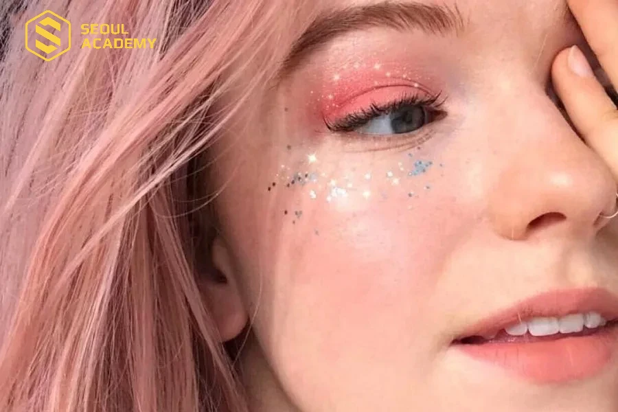 Makeup nữ màu cam đất nhã nhặn và nhẹ nhàng