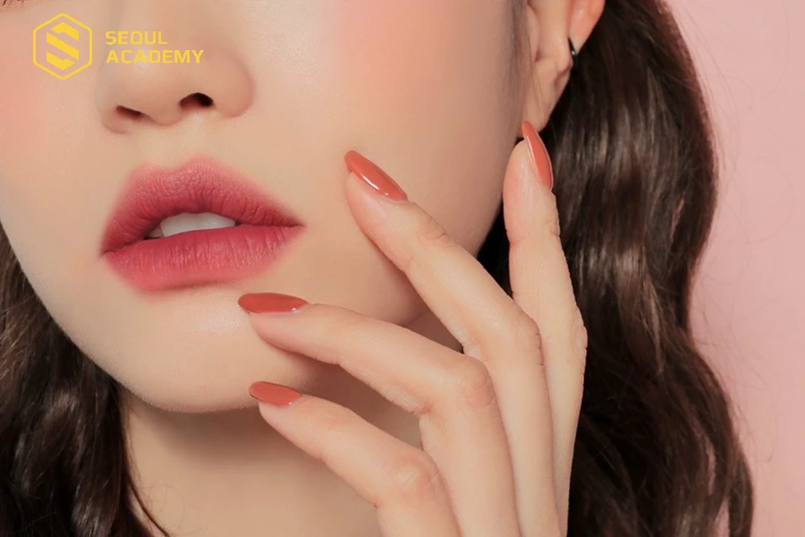 Hồng đất, hồng nâu là màu son cho da ngăm lẫn da trắng sáng