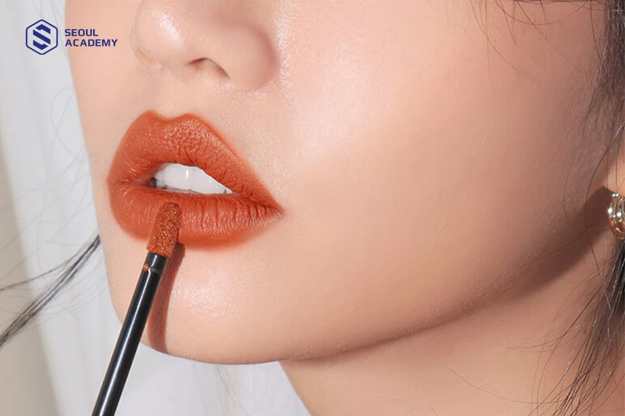 Màu son nào phù hợp với mọi loại da? Câu trả lời là son cam đất