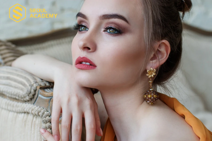 Độ tuổi được xăm môi là trên 18 tuổi